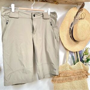 Columbia Bermuda shorts TITANIUM collection stretchy hiking walking shorts